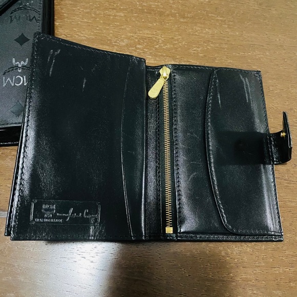 Pre-loved MCM Envelope Sling Pouch - Picture 8 of 10